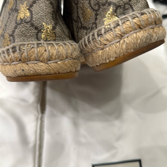 GUCCI GG Supreme Bee Espadrilles - Picture 8 of 15